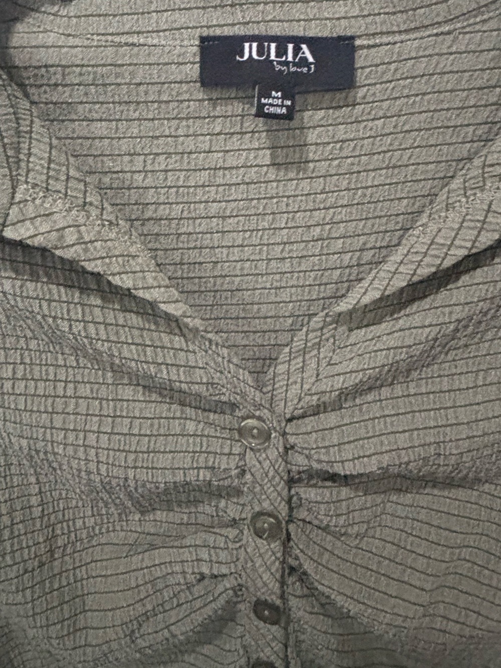 ESSENTIAL! 🔥 Olive Green Ruched Button Up Collared Top - Picture 5 of 5
